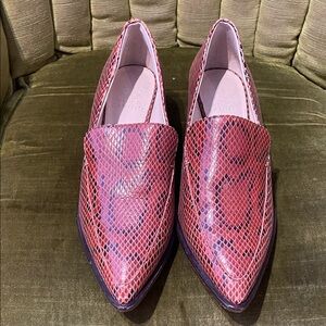 Vince Camuto brownish red snakeskin loafer